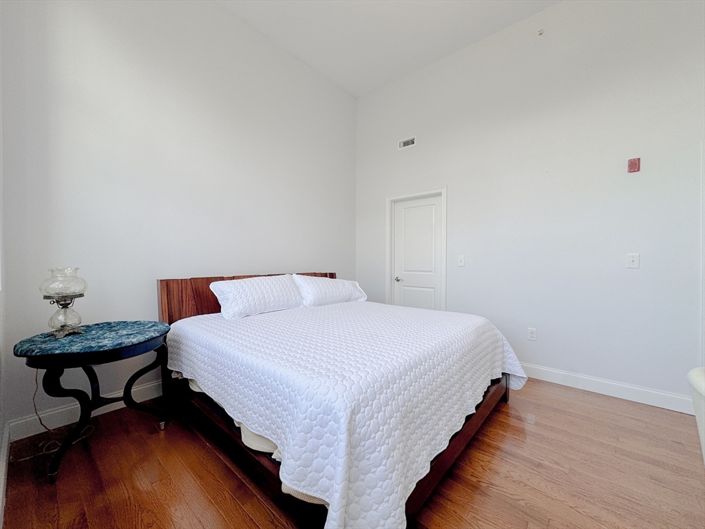 18 Eagle Nest Road, Unit 331 Clinton, MA 01510 - Photo 8 of 28 a bedroom with a bed and a lamp on table