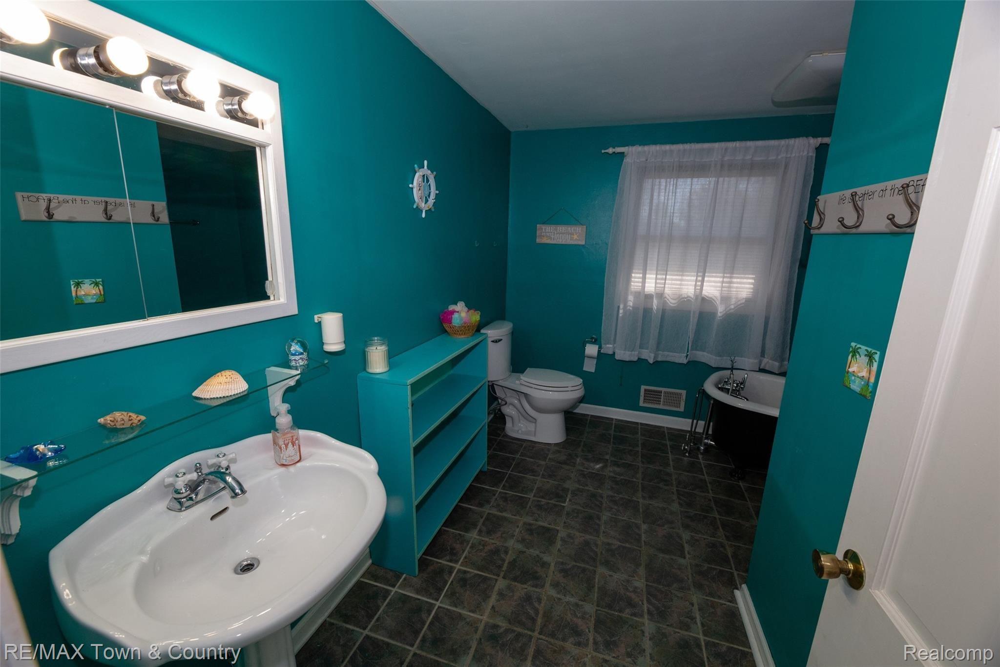 1379 Kennebec Road Grand Blanc, MI 48439 - Photo 37 of 52 38.jpg