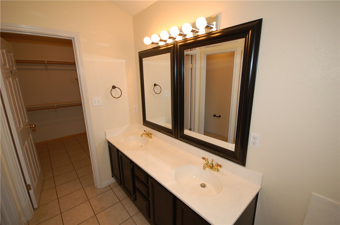 1202 Pathfinder Way Round Rock, TX 78665 - Photo 9 of 11