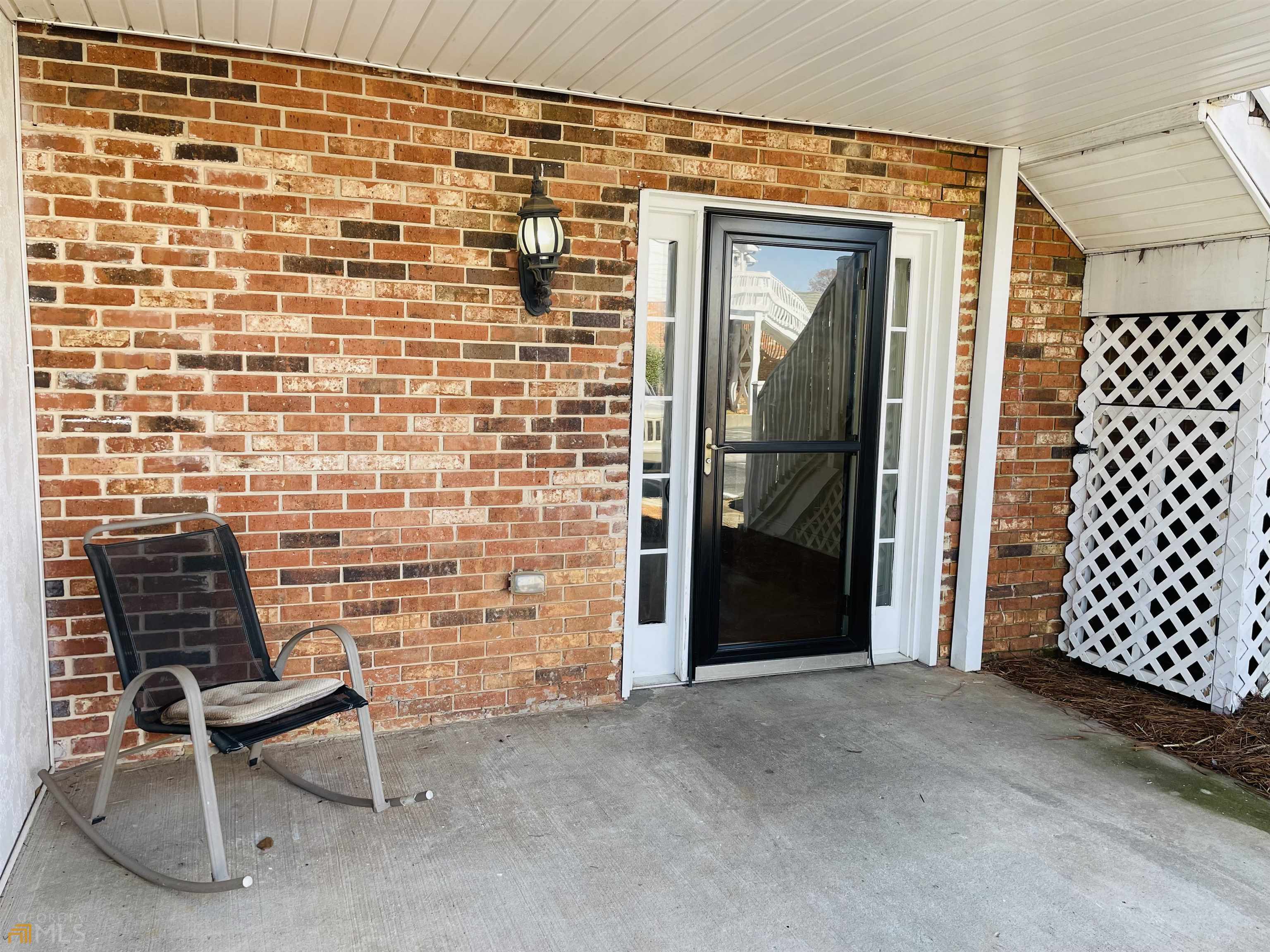 a view of outdoor space with entryway