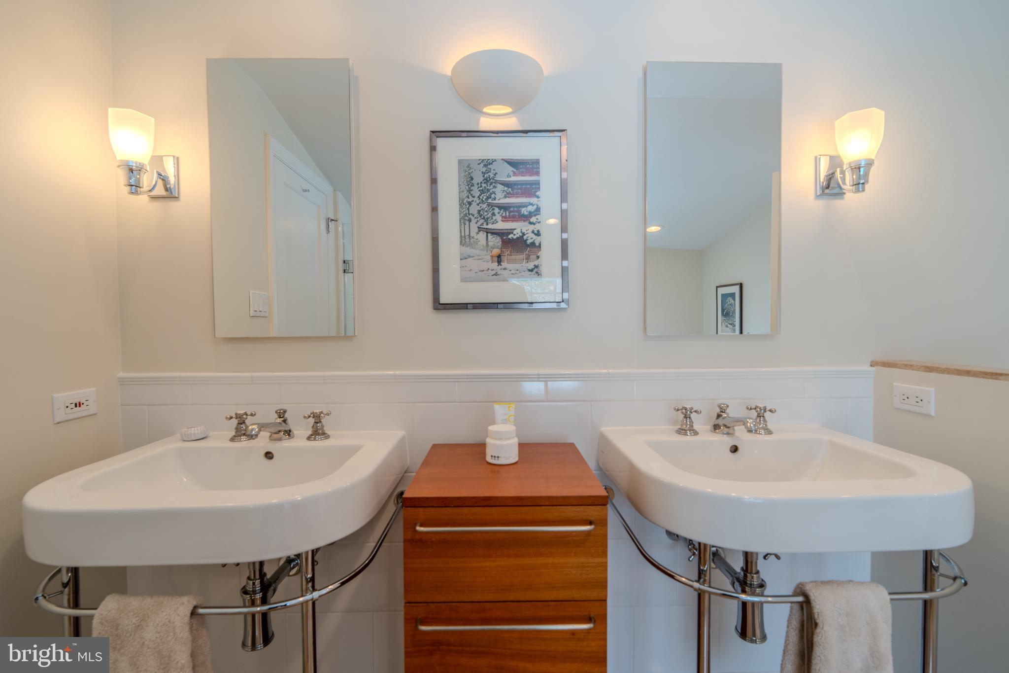 173 Hillview Drive Springfield, PA 19064 - Photo 20 of 50 a bathroom with a sink and a mirror
