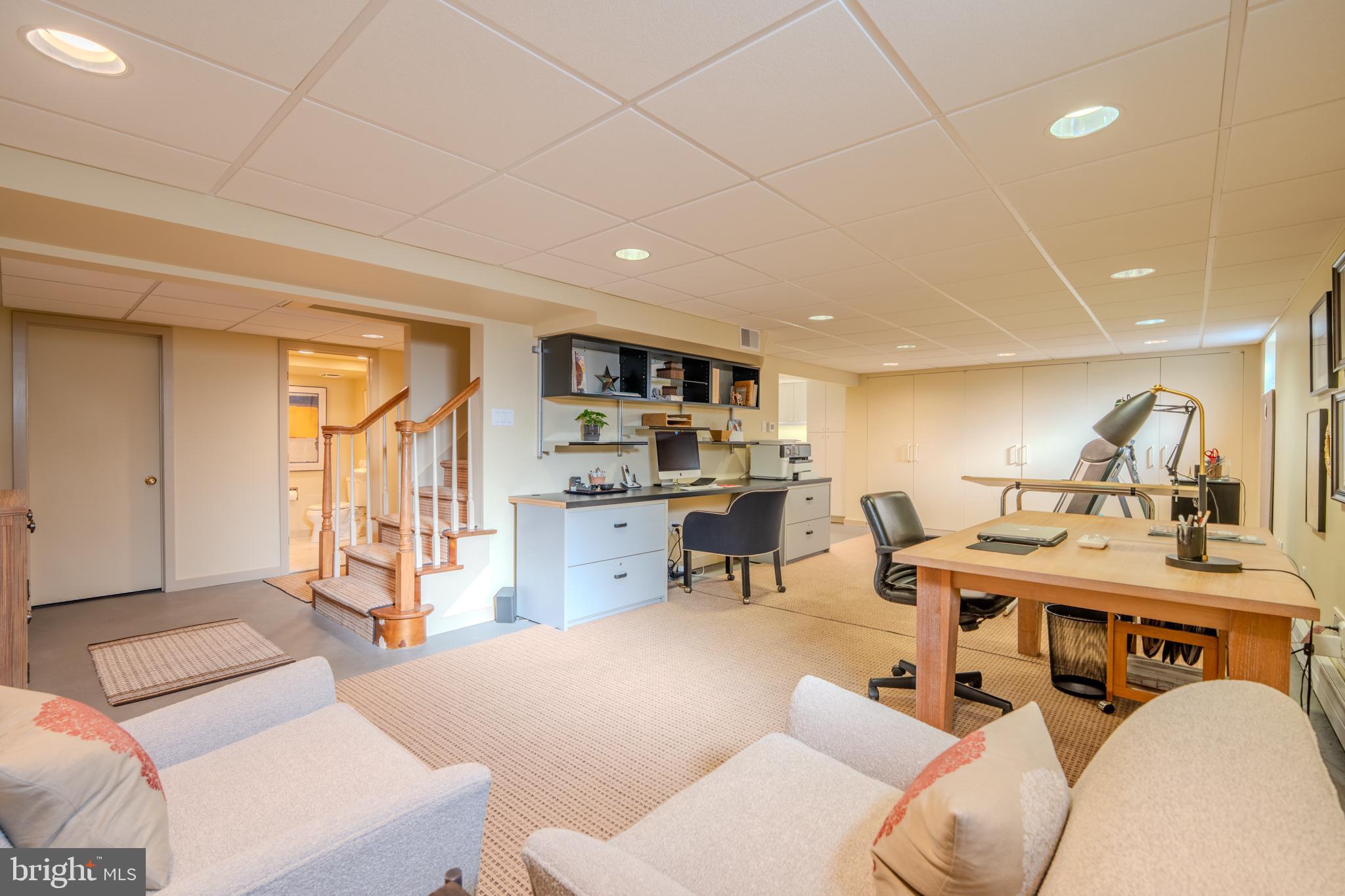 173 Hillview Drive Springfield, PA 19064 - Photo 29 of 50 a living room with furniture a dining table and chairs