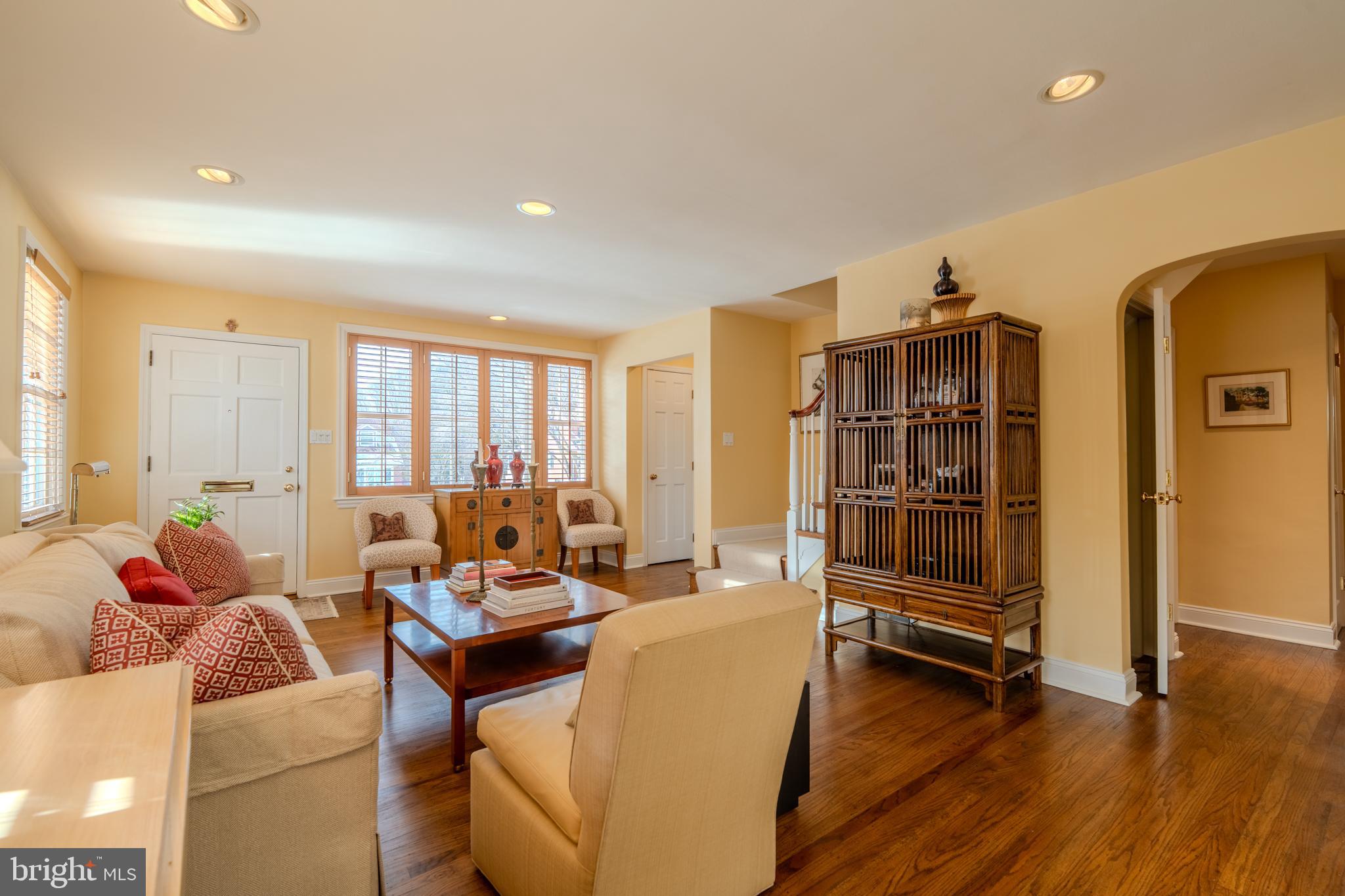 173 Hillview Drive Springfield, PA 19064 - Photo 4 of 50 a living room with furniture a rug and a large window
