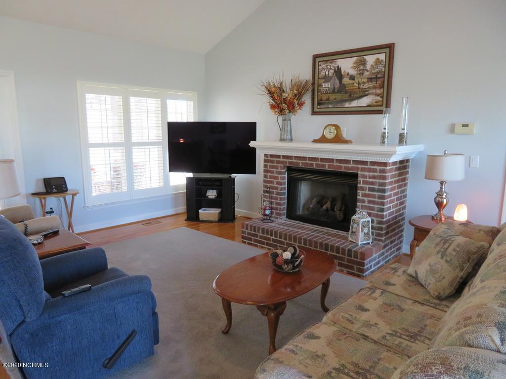 107 Moores Farm Road Havelock, NC 28532 - Photo 2 of 39 Vaulted Living Room