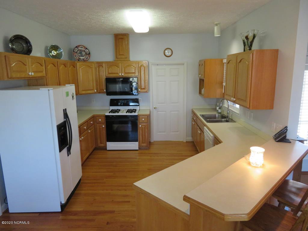 107 Moores Farm Road Havelock, NC 28532 - Photo 5 of 39 Fully Appointed Kitchen