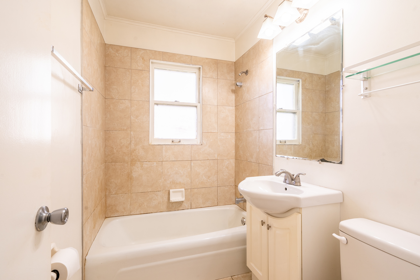 357 Neola Street Park Forest, IL 60466 - Photo 15 of 22 a bathroom with a sink a toilet and a bathtub