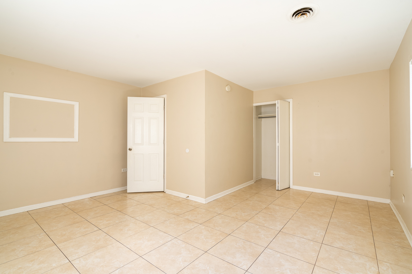 357 Neola Street Park Forest, IL 60466 - Photo 19 of 22 a view of an empty room