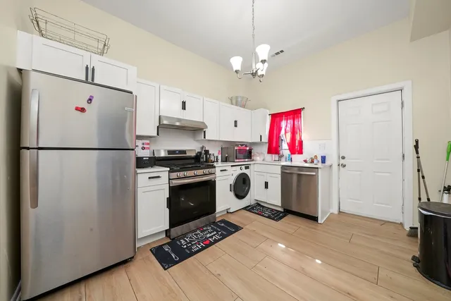 $489,999 | 2345 West Grenshaw Street, Chicago, IL 60612