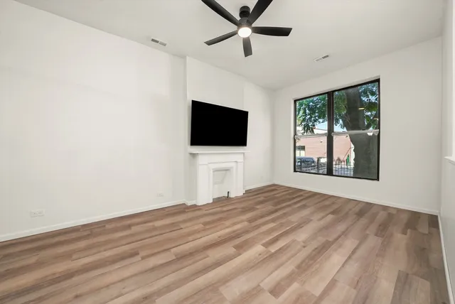 $489,999 | 2345 West Grenshaw Street, Chicago, IL 60612