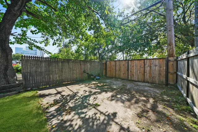 $489,999 | 2345 West Grenshaw Street, Chicago, IL 60612