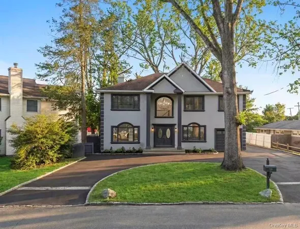 $1,680,000 | 18 Wellington Road, Greenvale, NY 11548