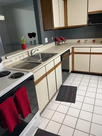 $140,000 | 27430 Evergreen Road, Unit 36, Lathrup Village, MI 48076