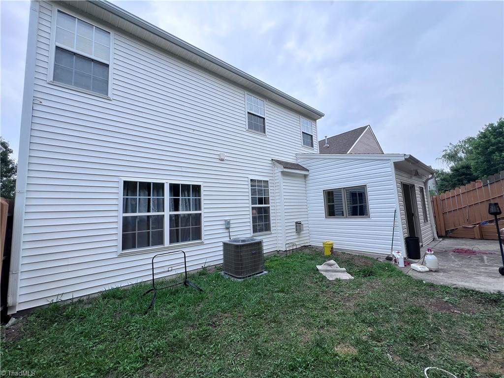 721 Spinning Wheel Point High Point, NC 27265 - Photo 6 of 46