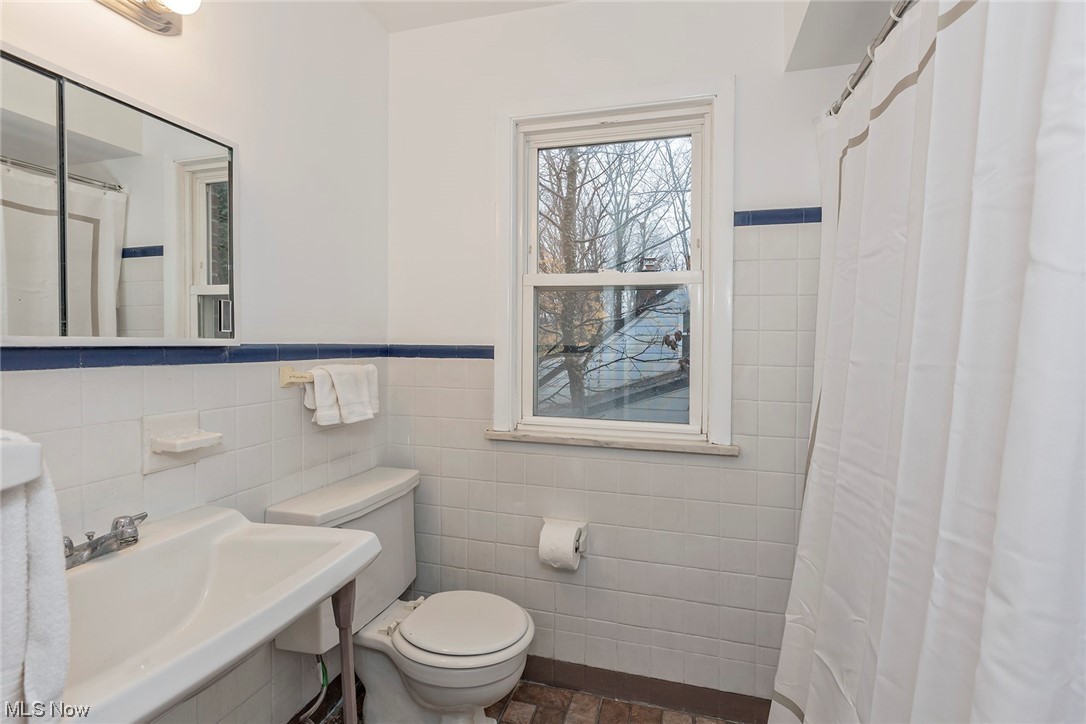 4402 Bayard Road South Euclid, OH 44121 - Photo 17 of 27 First floor full bathroom