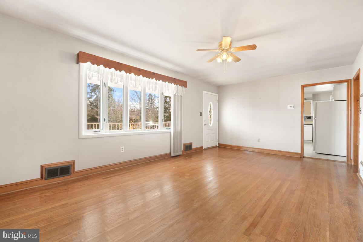 13042 Penn Shop Road Mount Airy, MD 21771 - Photo 8 of 32 Living Rm w/large 5-Window Bay