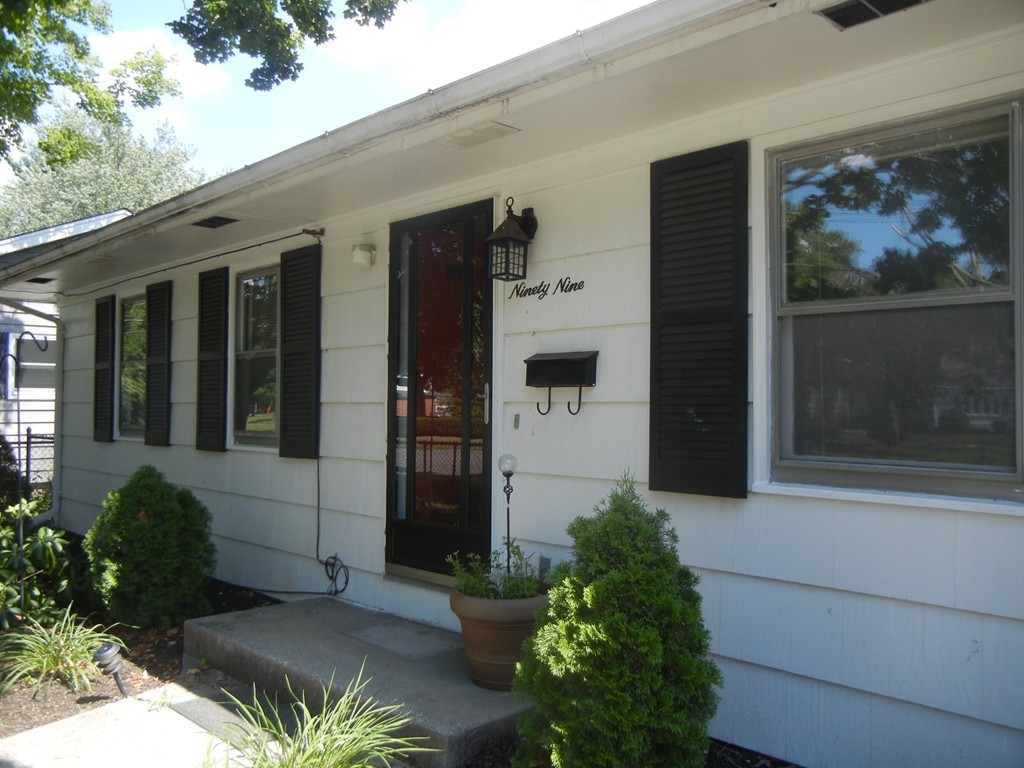 99 Bowles Park Springfield, MA 01104 - Photo 2 of 30 Gallery Image 2