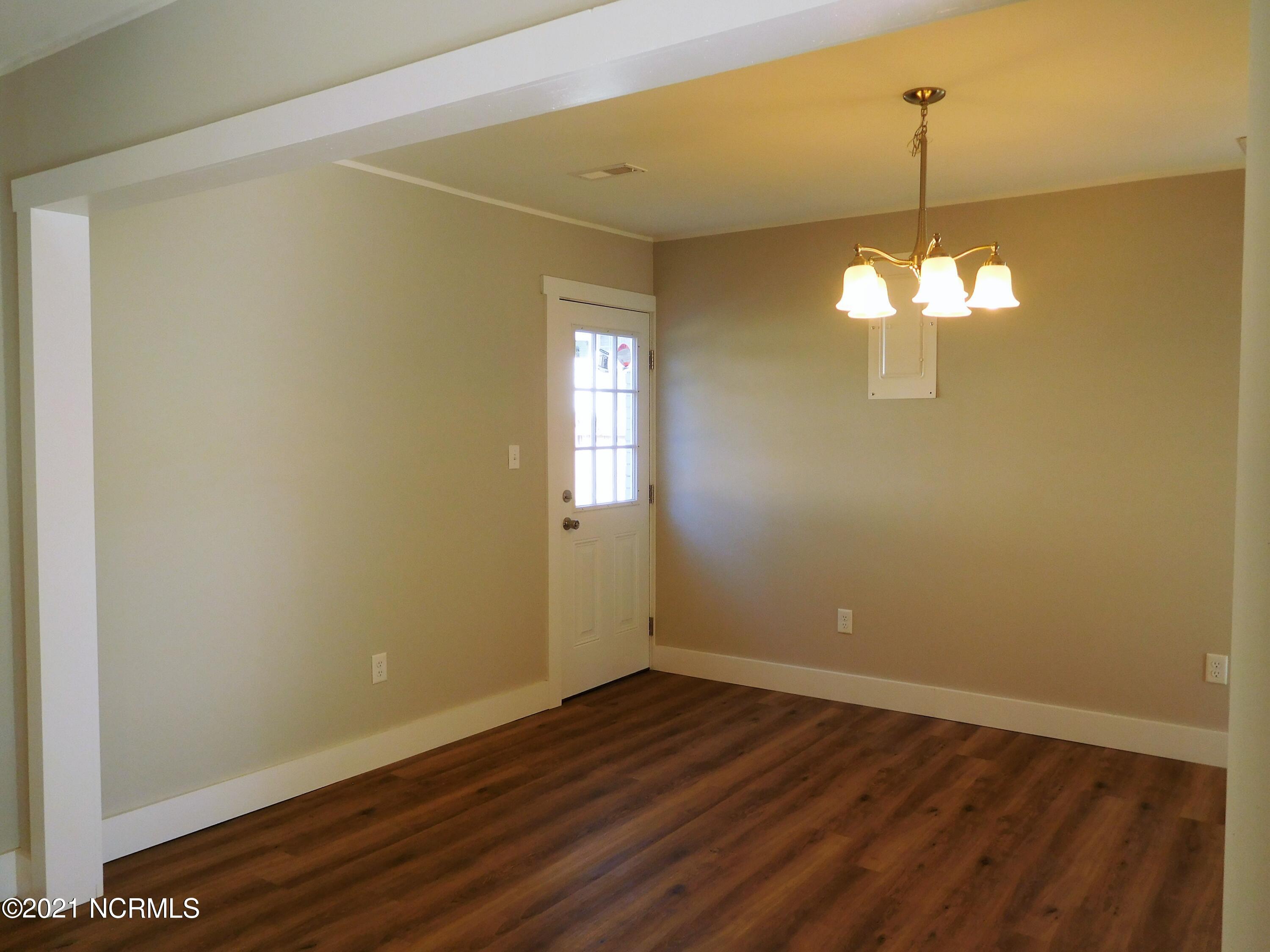 1371 Longleaf Road Southport, NC 28461 - Photo 7 of 21 Dining
