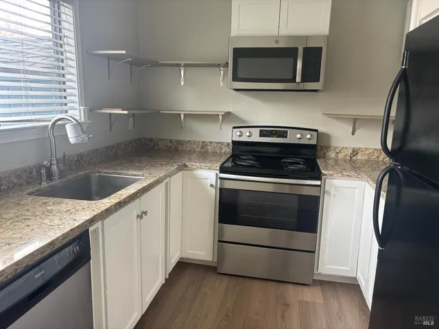 $2,900 | 221 College View Drive, Rohnert Park, CA 94928