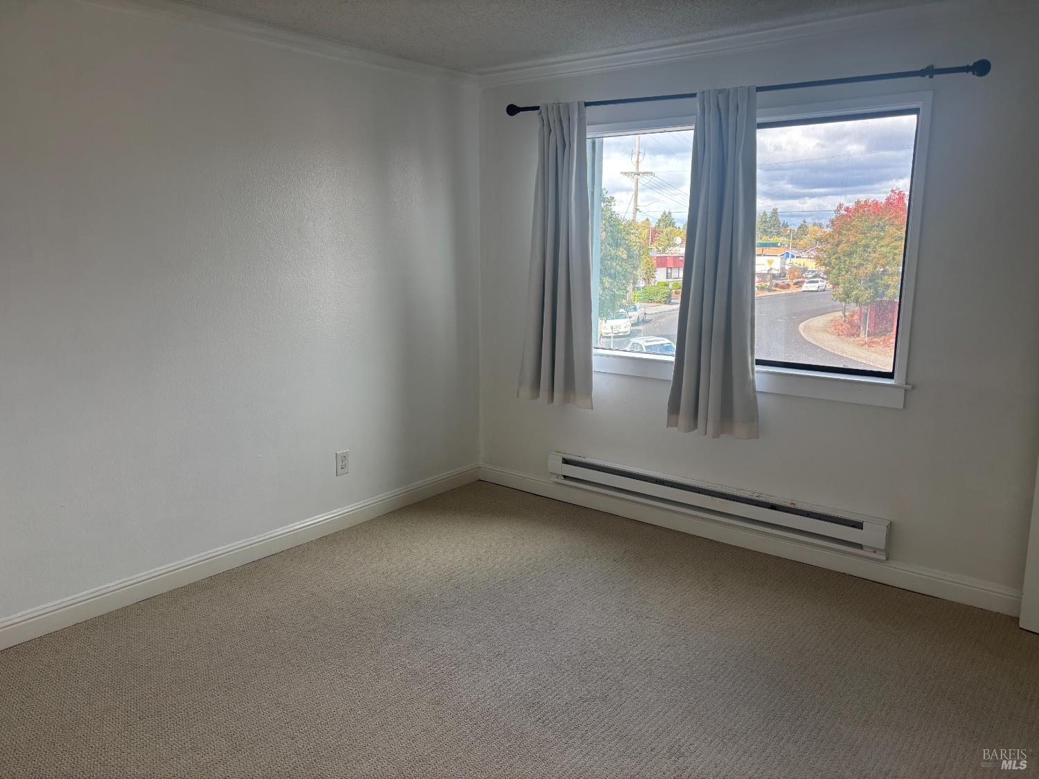 221 College View Drive Rohnert Park, CA 94928 - Photo 8 of 12 an empty room with a window