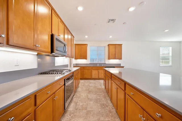 $699,000 | 498 Central Pacific Street, Lathrop, CA 95330