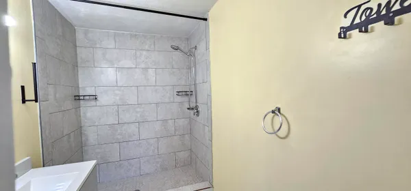 $1,250 | 3684 Pinehurst Drive, Unit EFFIENCY, Lake Worth, FL 33467