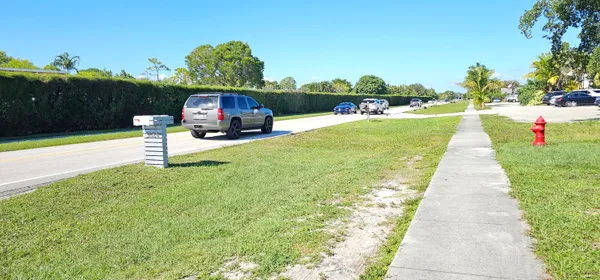 $1,250 | 3684 Pinehurst Drive, Unit EFFIENCY, Lake Worth, FL 33467