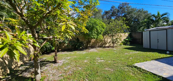 $1,250 | 3684 Pinehurst Drive, Unit EFFIENCY, Lake Worth, FL 33467
