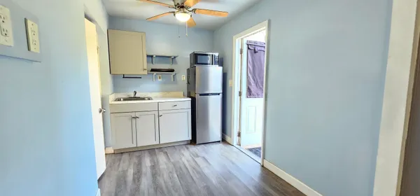 $1,250 | 3684 Pinehurst Drive, Unit EFFIENCY, Lake Worth, FL 33467
