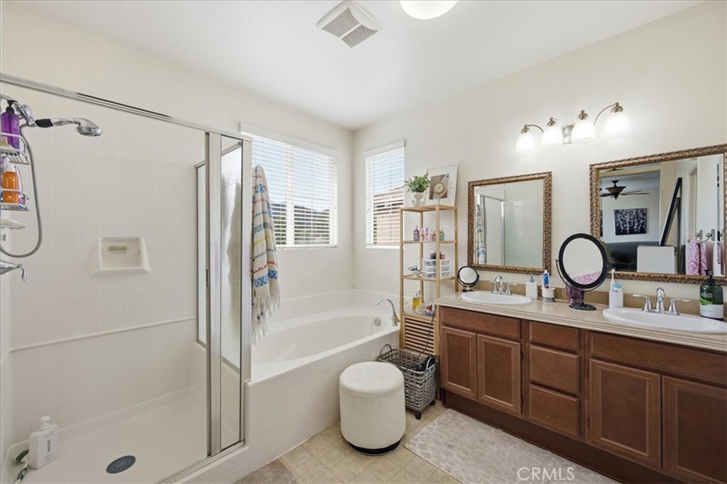 32623 Ritter Court Temecula, CA 92592 - Photo 30 of 40 a bathroom with a tub sink and mirror