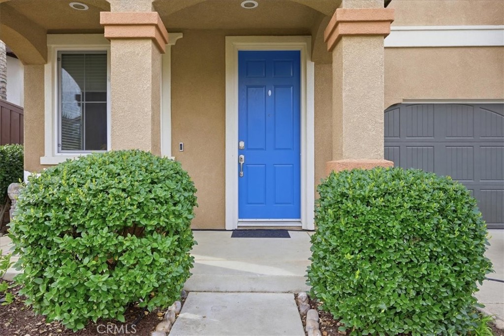 32623 Ritter Court Temecula, CA 92592 - Photo 36 of 40 front view of a house with a yard