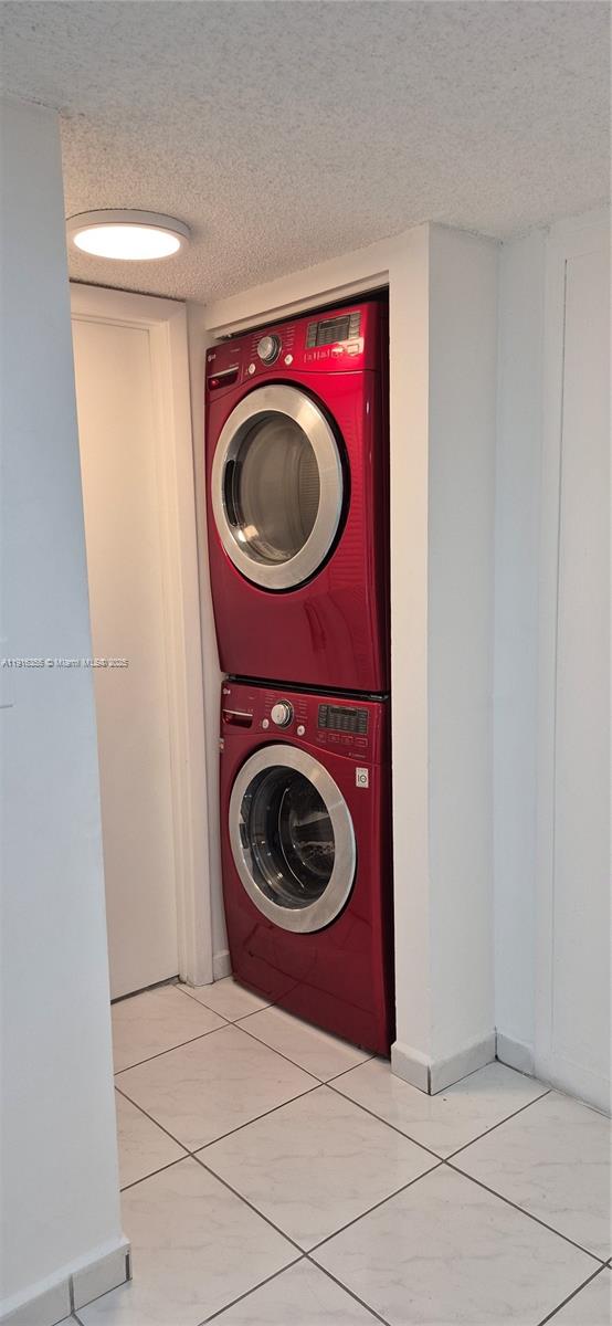 2075 Southwest 122nd Avenue, Unit 402 Miami, FL 33175 - Photo 30 of 36 a utility room with sink washer and dryer