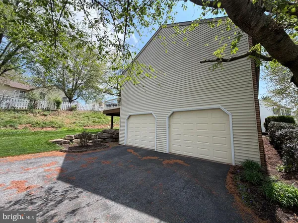 $449,900 | 917 Chowning Drive, Hummelstown, PA 17036