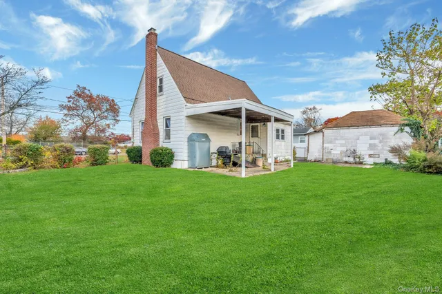 a view of a house with a backyard