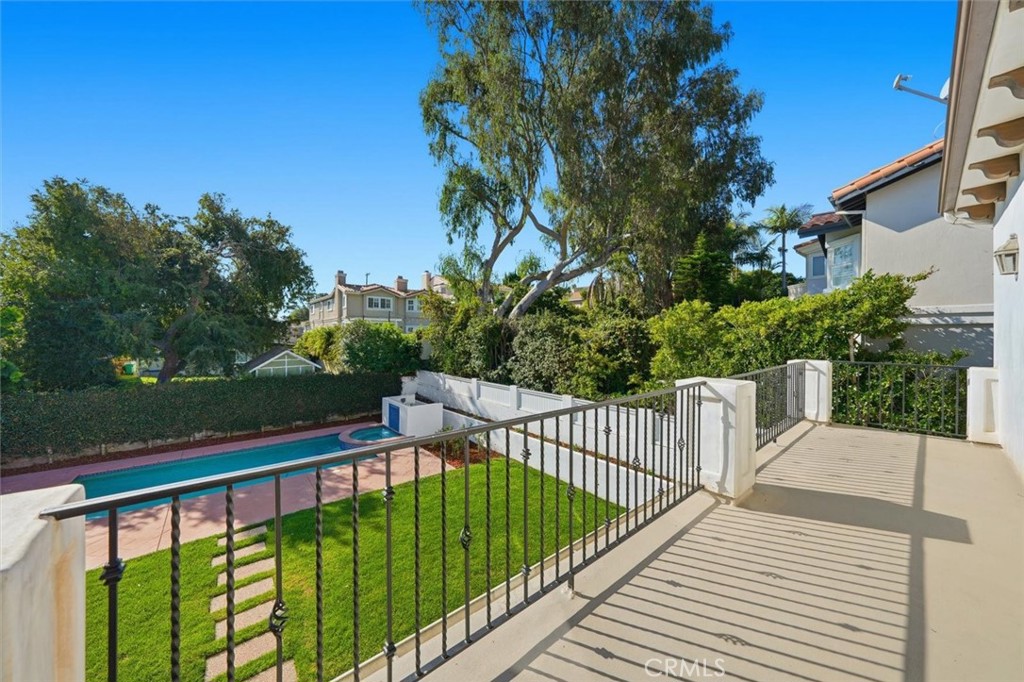 1740 Ruhland Avenue Manhattan Beach, CA 90266 - Photo 55 of 61 a view of a wooden deck