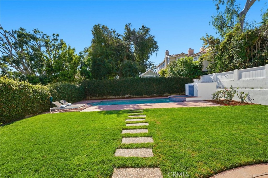 1740 Ruhland Avenue Manhattan Beach, CA 90266 - Photo 56 of 61 Big Grassy backyard