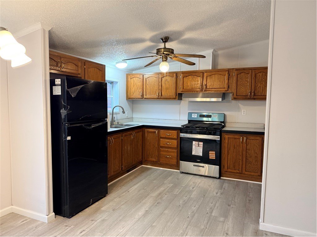 307 West 7th Street St. Elmo, IL 62458 - Photo 8 of 17 a kitchen with granite countertop a refrigerator and a stove top oven