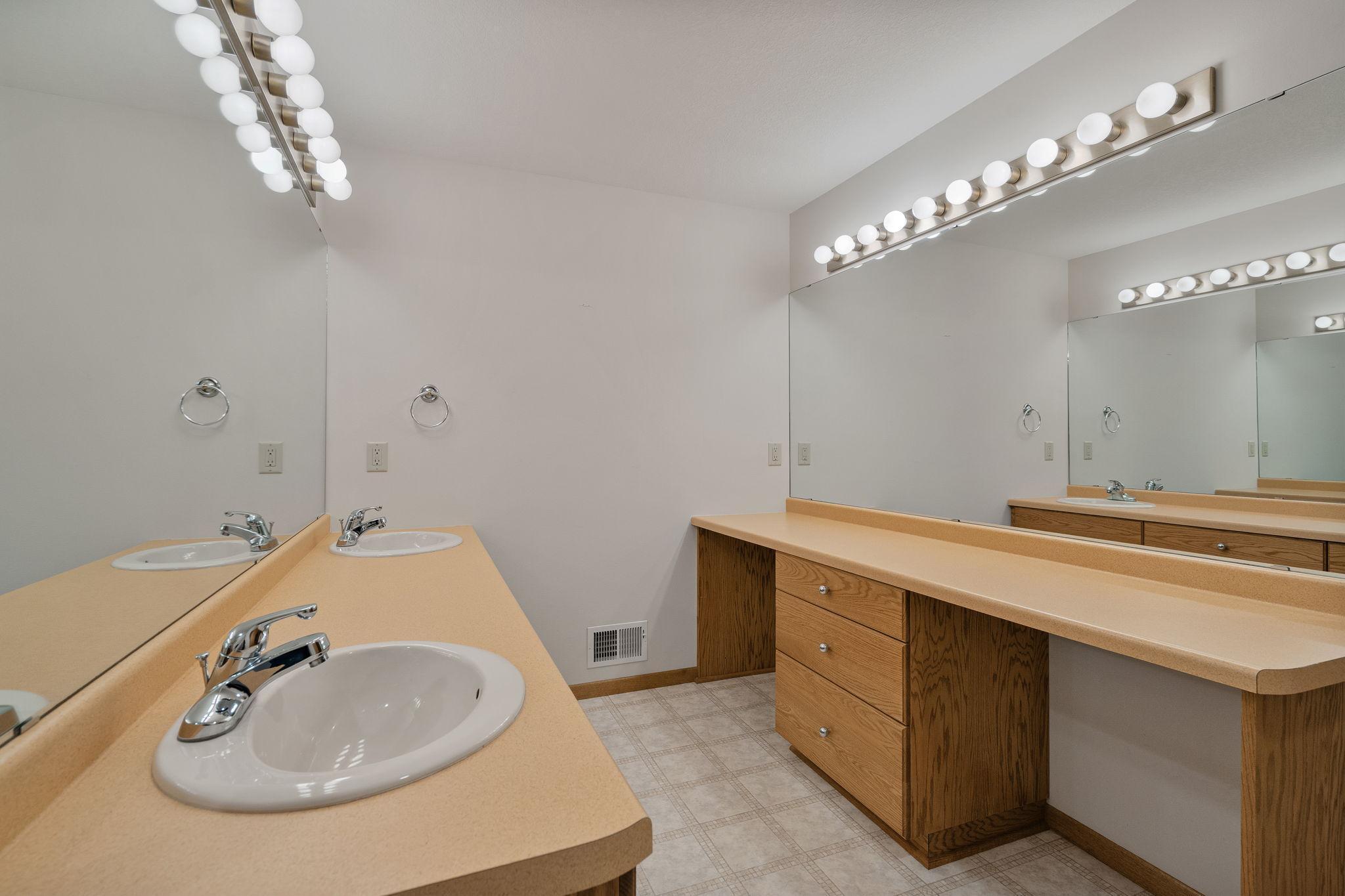 1511 16th Avenue Southwest Austin, MN 55912 - Photo 50 of 60