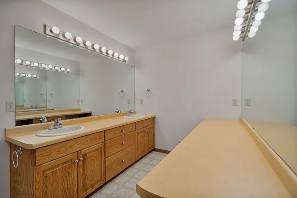 $379,900 | 1511 16th Avenue Southwest, Austin, MN 55912