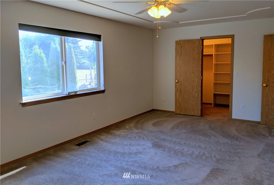 18624 Ivan Street Southwest Rochester, WA 98579 - Photo 9 of 25
