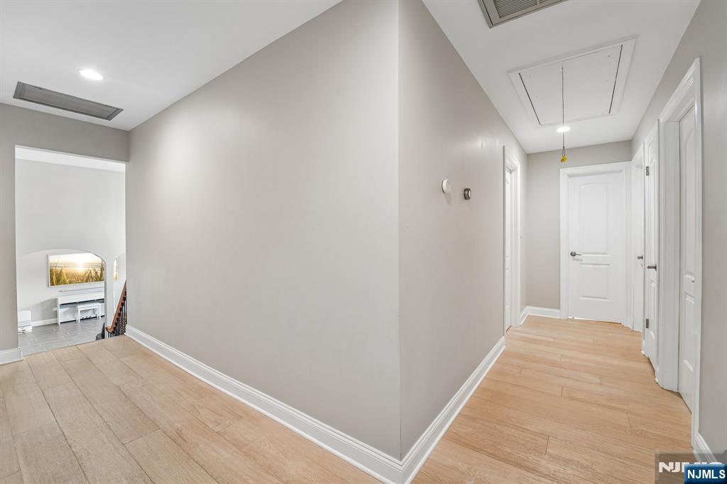 12 Manning Road Paramus, NJ 07652 - Photo 16 of 33 Gallery Image 16