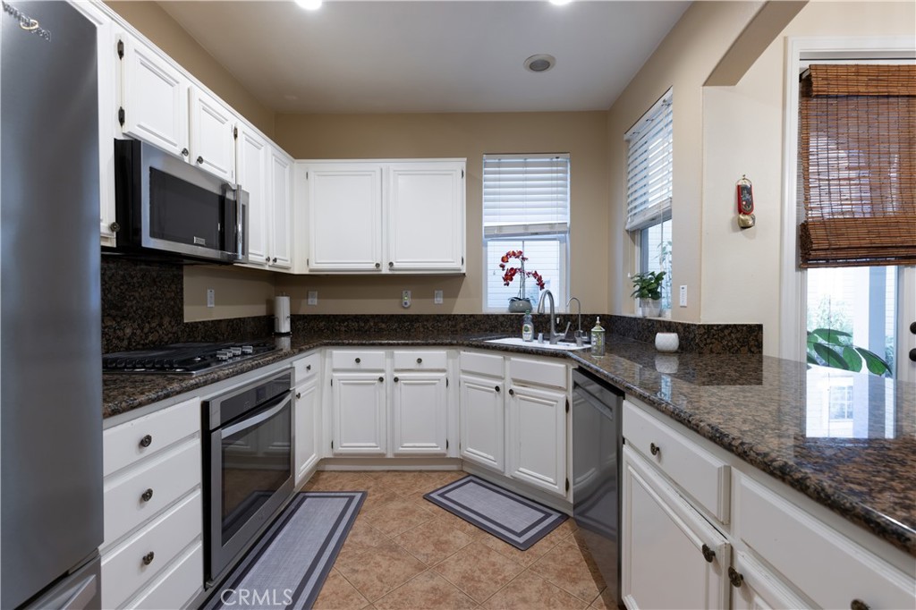 7 Cedar Haven Farm Ladera Ranch, CA 92694 - Photo 9 of 31 Plan 3 Surrey Farm homes are highly sought after for their spacious kitchen that has ample counter space and cabinetry