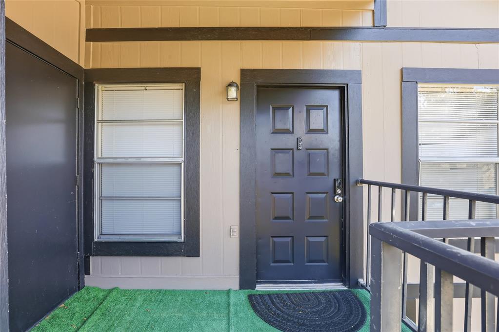 4004 Nestle Oaks Place, Unit 203 Tampa, FL 33613 - Photo 19 of 32 a view of entryway with a front door