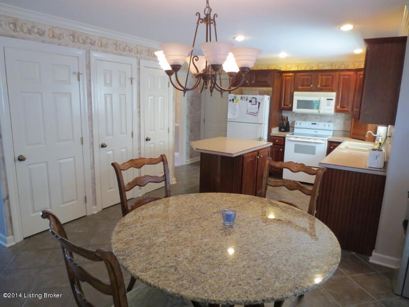 1502 Autumn Ridge Road Louisville, KY 40242 - Photo 12 of 62 IMG_0017 (800x600)