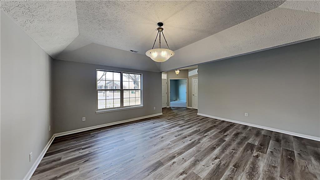 3158 Sleeping Ridge Way Indianapolis, IN 46217 - Photo 3 of 24 Gallery Image 3