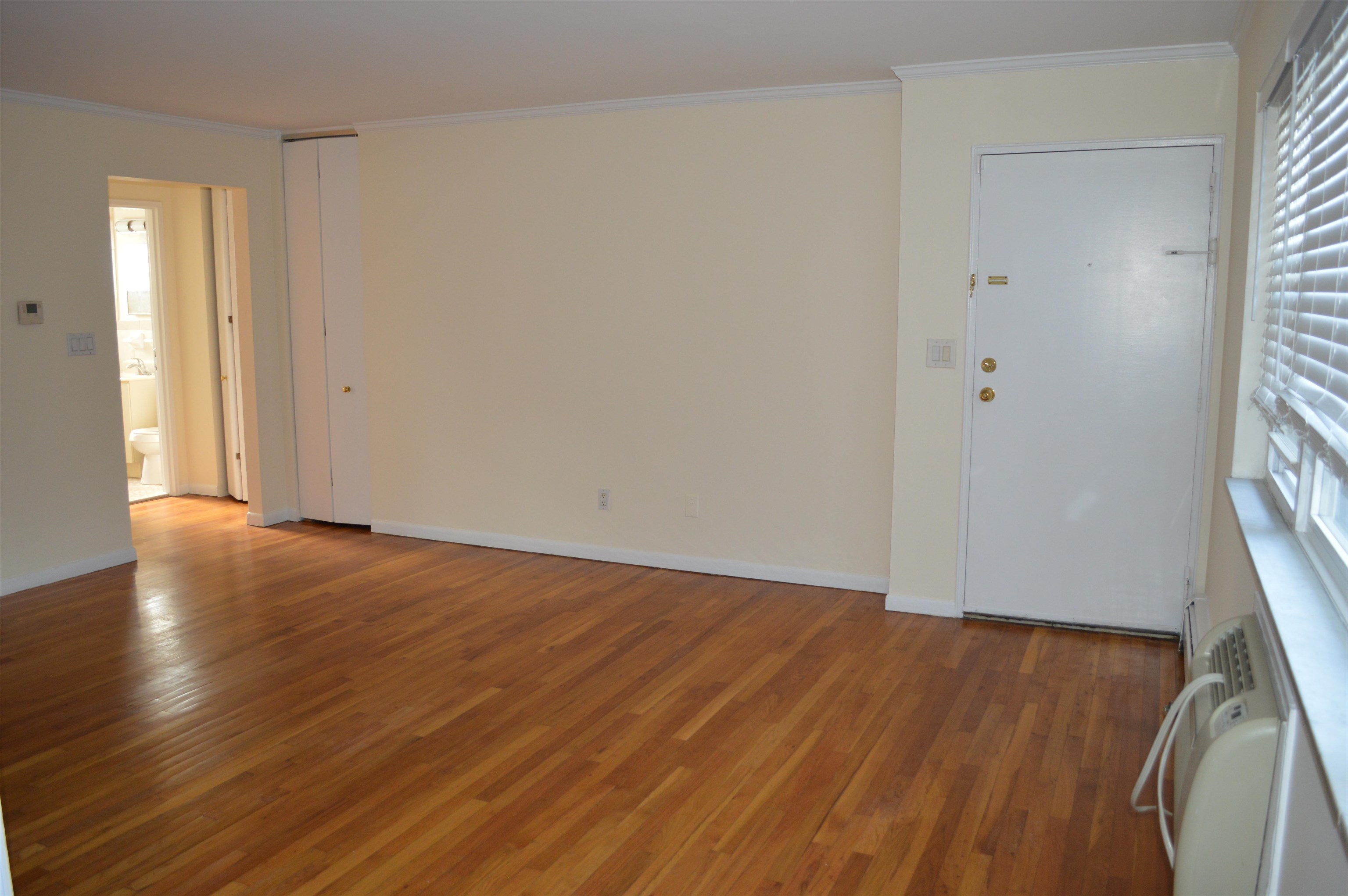 420 Sheridan Place Fairview, NJ 07022 - Photo 3 of 7