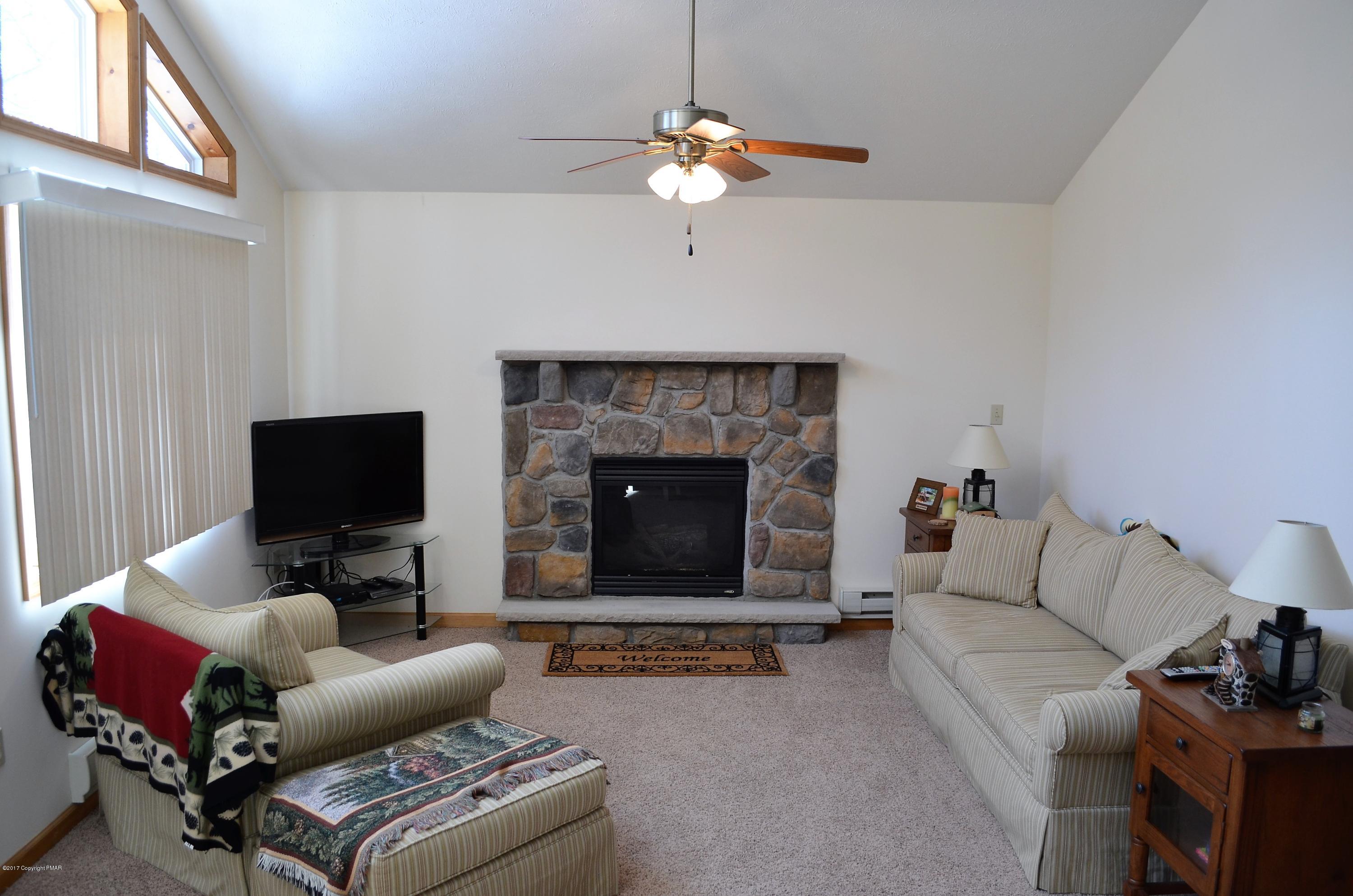 5 Ransom Circle Albrightsville, PA 18210 - Photo 1 of 32 Living Room