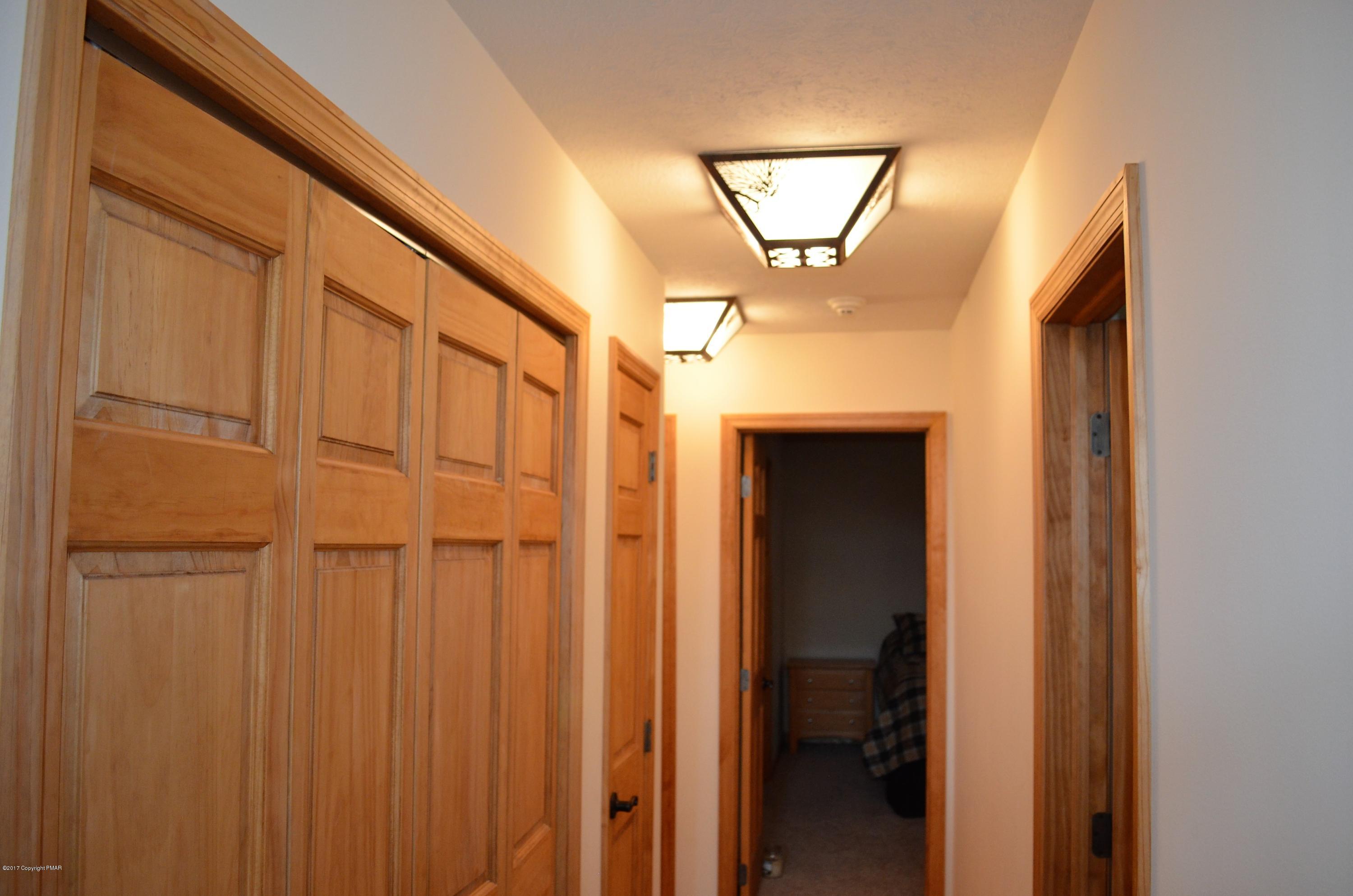 5 Ransom Circle Albrightsville, PA 18210 - Photo 20 of 32 Hallway