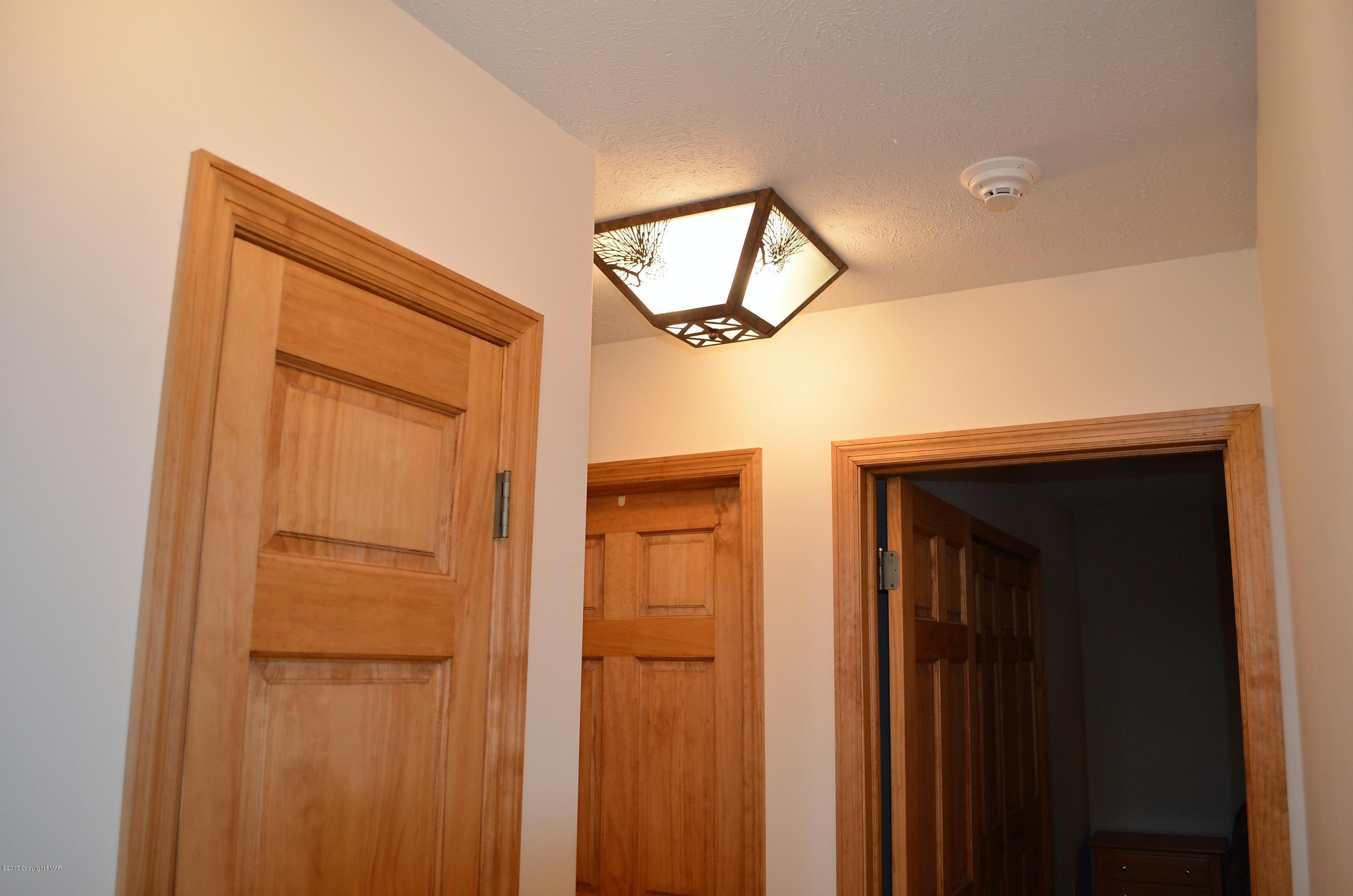 5 Ransom Circle Albrightsville, PA 18210 - Photo 21 of 32 Hallway