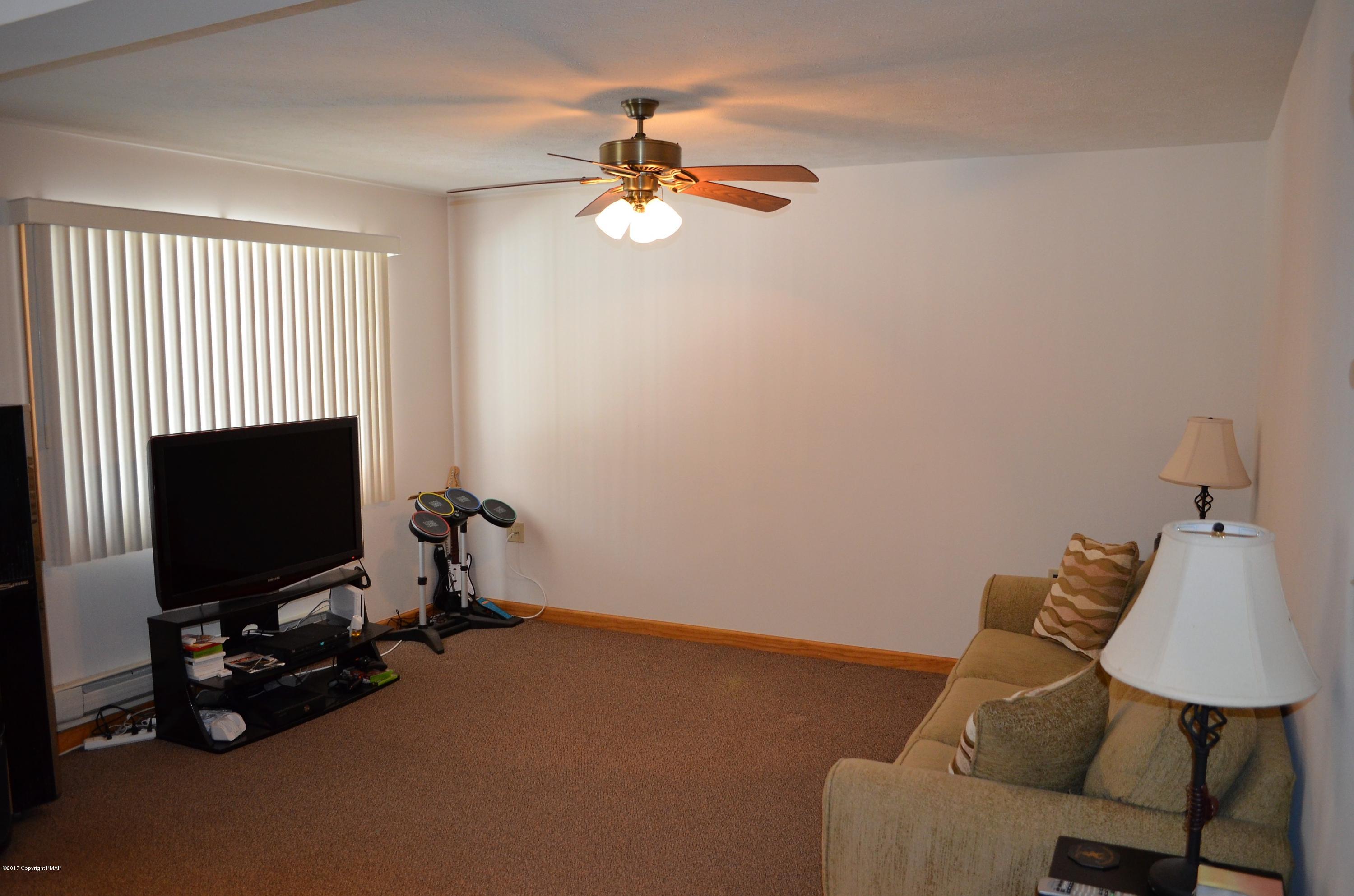 5 Ransom Circle Albrightsville, PA 18210 - Photo 7 of 32 Family Room
