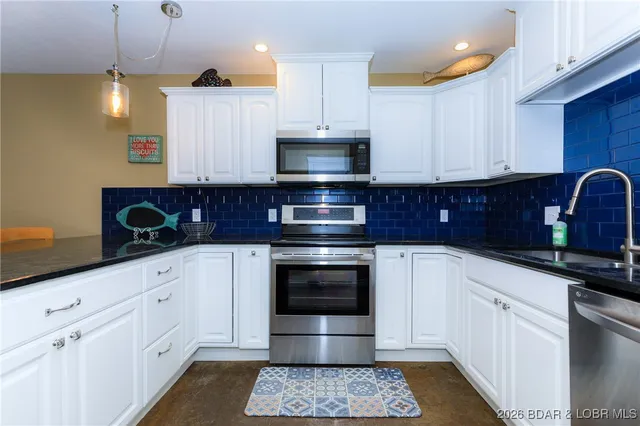 $1,390,000 | 32945 Green Hills Road, Gravois Mills, MO 65037